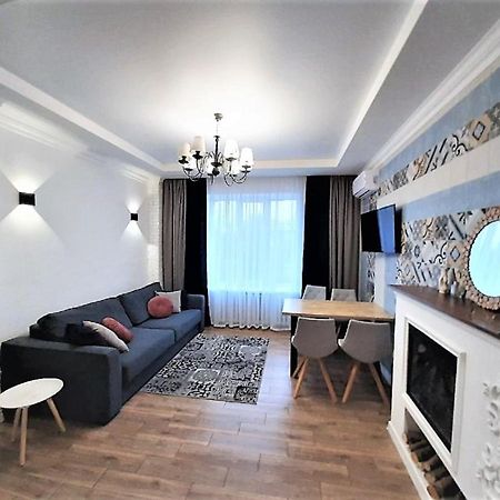 2 Bdr Apartment Near Gorky Park, Center Harkiv Dış mekan fotoğraf